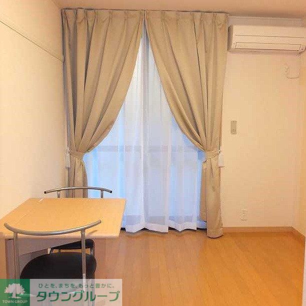 居室・リビング　ハイベッドタイプのお部屋です。