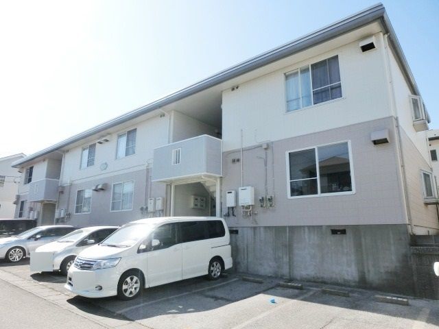 建物外観　四街道駅まで徒歩8分の立地です。