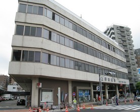 郵便局　上野郵便局（郵便局）まで558m