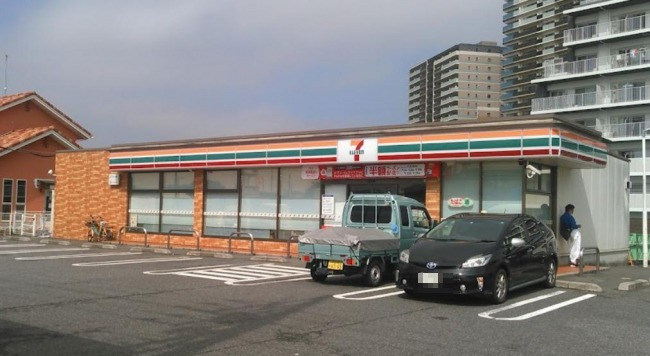 コンビニ　セブンイレブン 柏の葉キャンパス店（コンビニ）まで829m