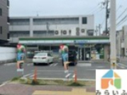 コンビニ　ファミリーマート昭和石仏町店（コンビニ）まで573m