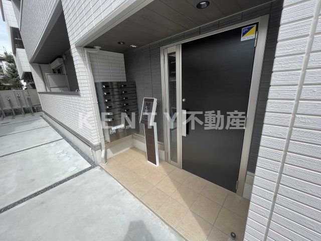 エントランス　落ち着いたエントランスです