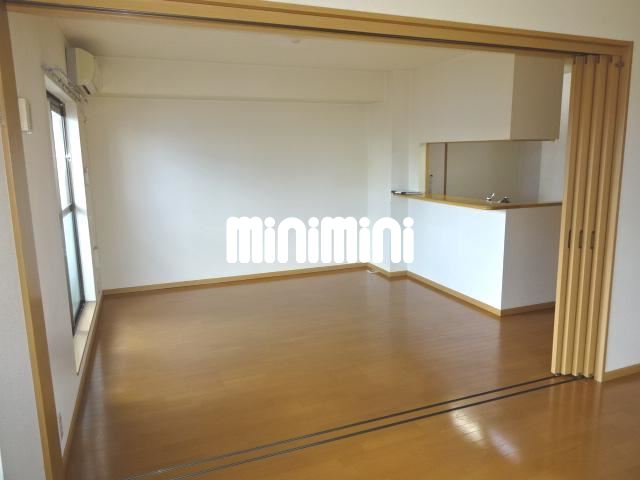 居室・リビング　会話が弾む人気の対面キッチンです。
