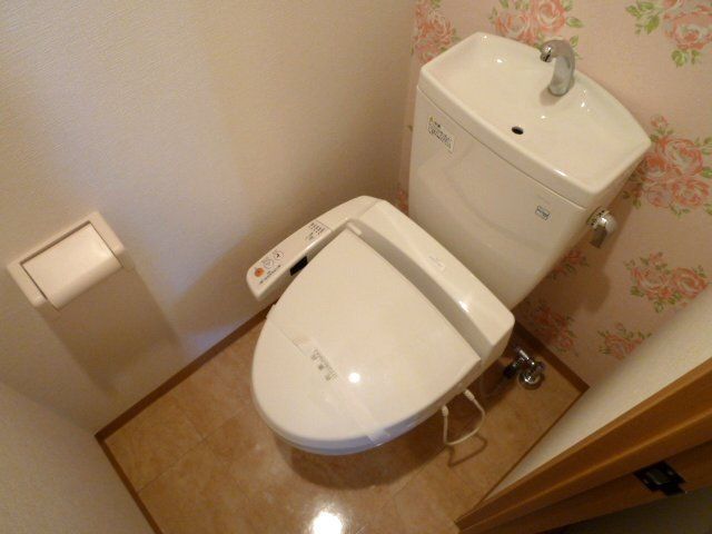 トイレ　ウォシュレット搭載のトイレです。