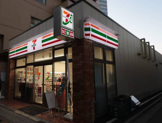 コンビニ　セブンイレブン 西新宿3丁目店（コンビニ）まで621m