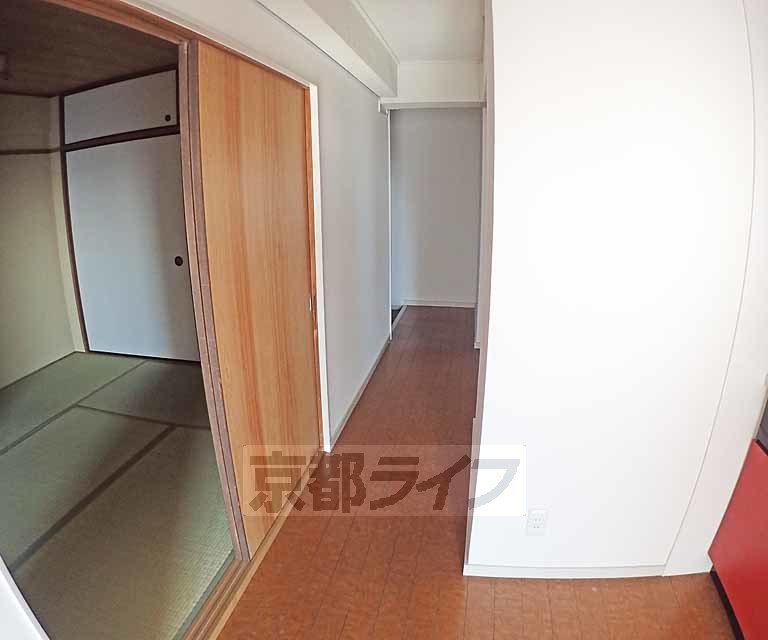 その他部屋・スペース　明るい廊下です