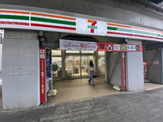 コンビニ　セブン-イレブン 京急ＳＴ黄金町店（コンビニ）まで135m