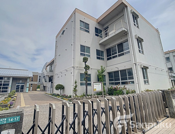 小学校　余土小学校（小学校）まで781m