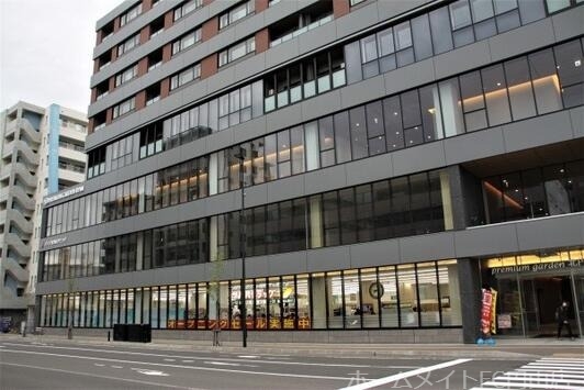 ドラックストア　ツルハドラッグ北4条店（ドラッグストア）まで137m