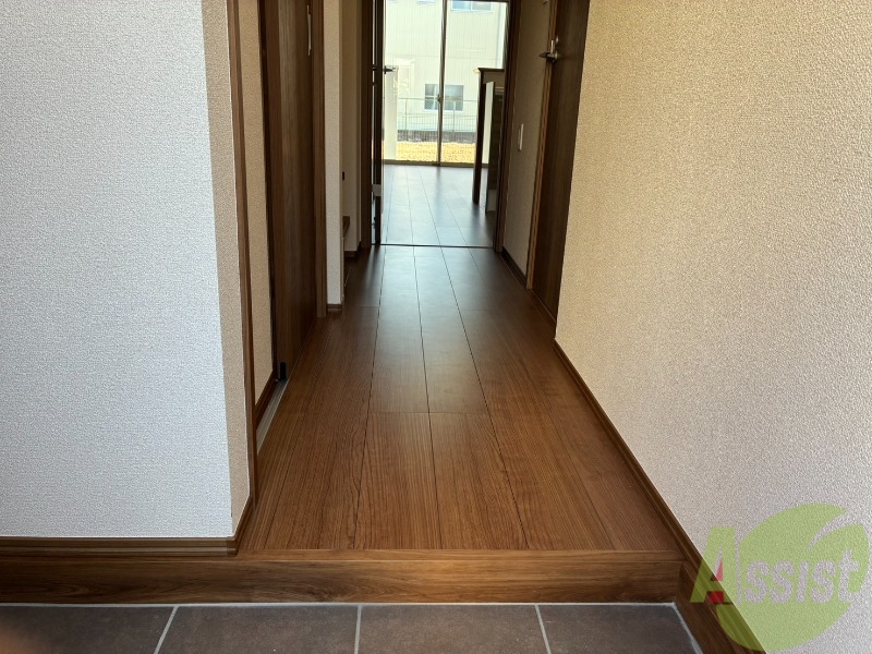 玄関　こちらが玄関です。来客時や荷物の持ち運びも安心な広さです。
