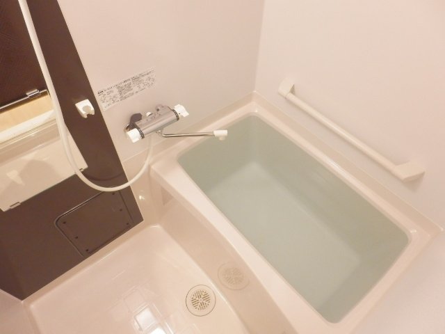 バス・シャワールーム　ユニットカラーバスでお風呂だって自慢できちゃいます。