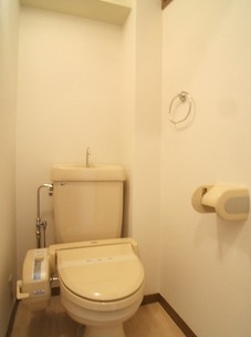 トイレ　別のお部屋の写真です。現地優先します