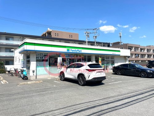 コンビニ　ファミリーマート 博多吉塚三丁目店（コンビニ）まで11m