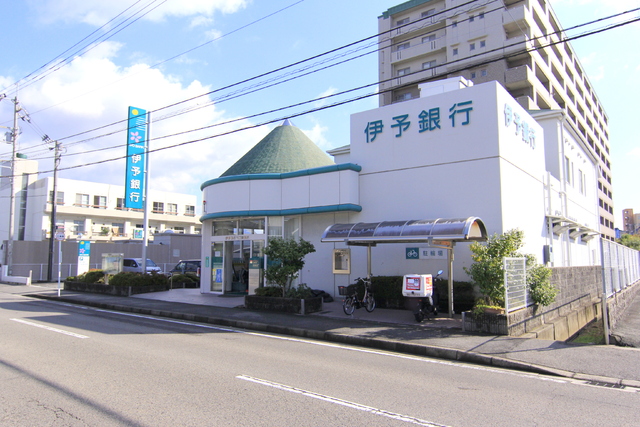 銀行　伊予銀行三津東支店（銀行）まで518m