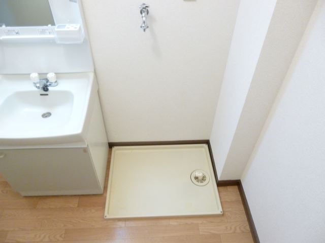 洗面設備　室内洗濯機置き場あります。広々としています