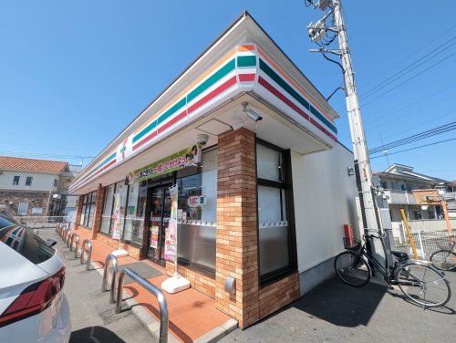 コンビニ　セブン-イレブン 所沢泉町店（コンビニ）まで858m