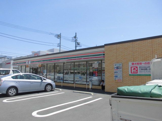 コンビニ　セブンイレブン（コンビニ）まで988m