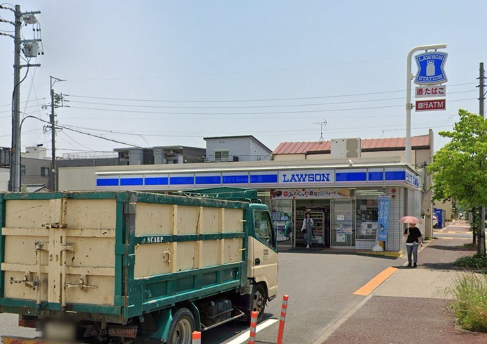 コンビニ　ローソン北区黒川店（コンビニ）まで327m