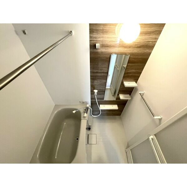 バス・シャワールーム　※写真は同じマンションの違う部屋のものになります。