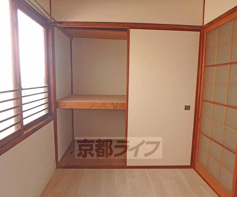 収納　２階の洋室の押入れ収納です。