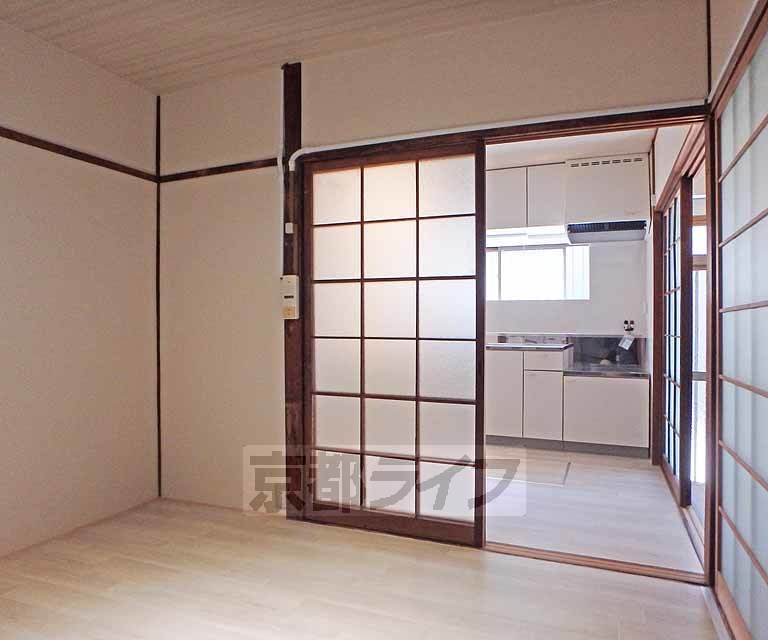 居室・リビング　上賀茂神社の東側の住宅街です。昭和レトロな建具の趣ある...