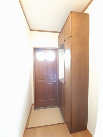玄関　収納もある玄関です