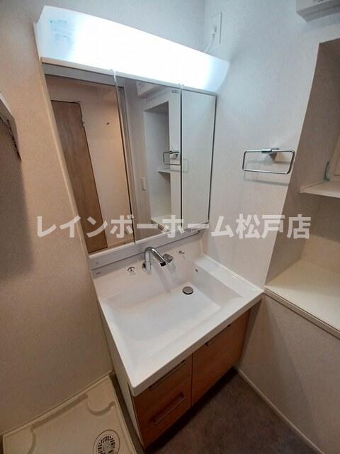 洗面設備　コンパクトで使いやすい洗面所