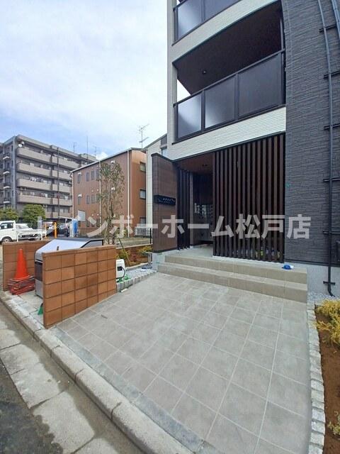 エントランス　清潔なエントランスです