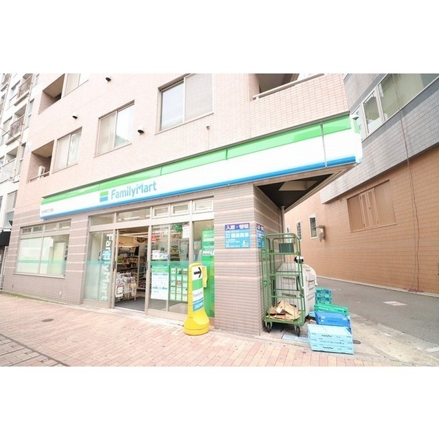 コンビニ　ファミリーマート（コンビニ）まで220m