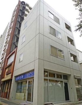 建物外観　鉄筋コンクリート造のがっちりとした建物。