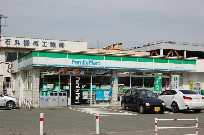 コンビニ　ファミリーマート（コンビニ）まで850m