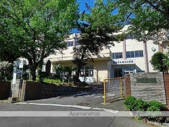 小学校　秋田市立旭川小学校（小学校）まで525m