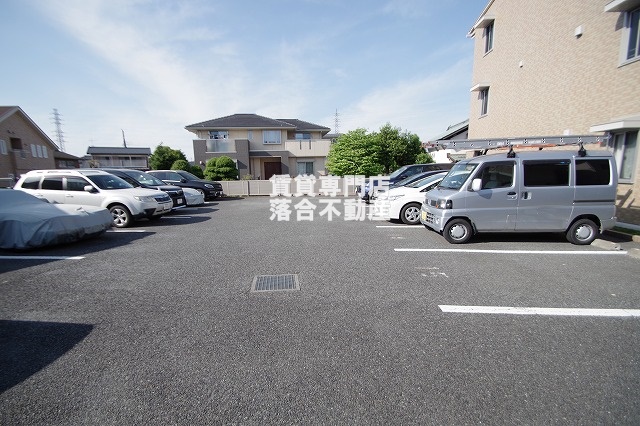 駐車場　敷地内駐車場完備