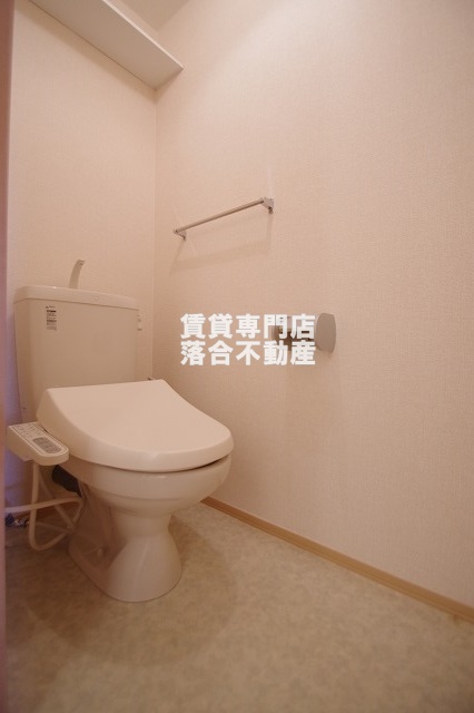 トイレ　落ち着いた色調のトイレ