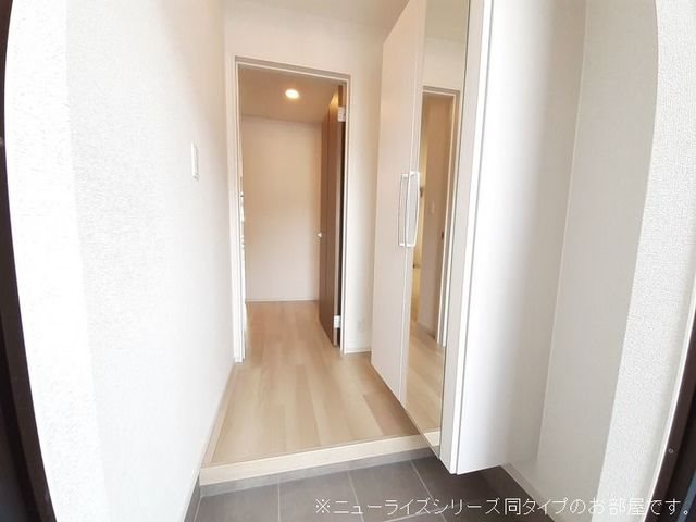 玄関　※同タイプのお部屋の画像です。