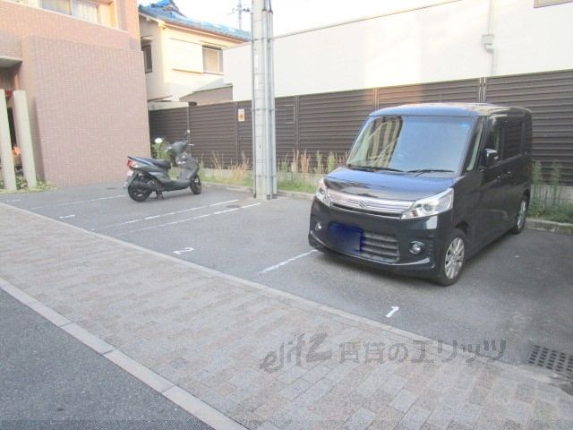 駐車場　駐車場