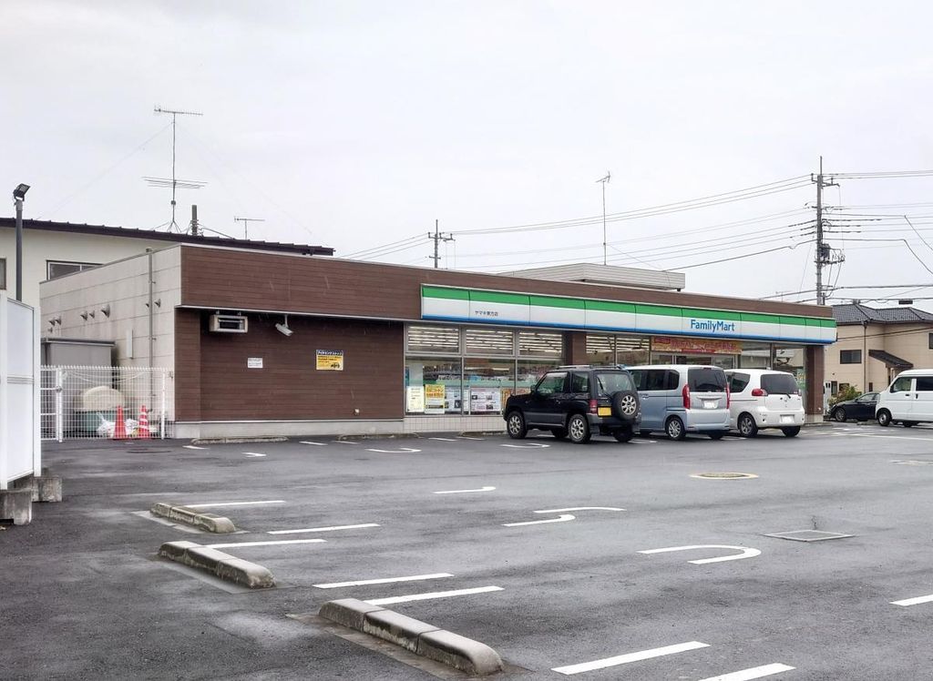 コンビニ　ファミリーマート ヤマキ東方店（コンビニ）まで570m