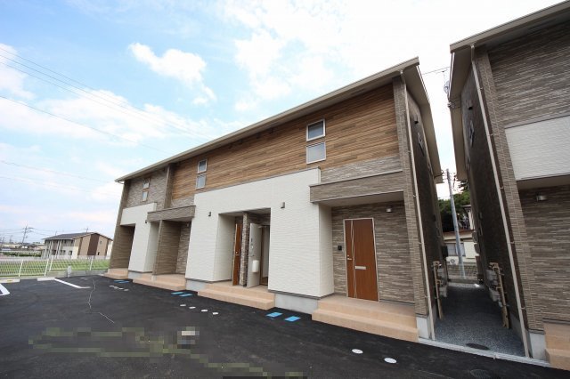 建物外観　建築中：2026年7月15日入居開始予定です