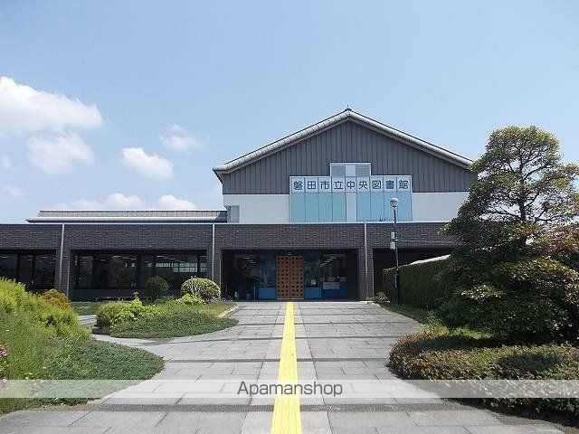 図書館　磐田市立中央図書館（図書館）まで600m