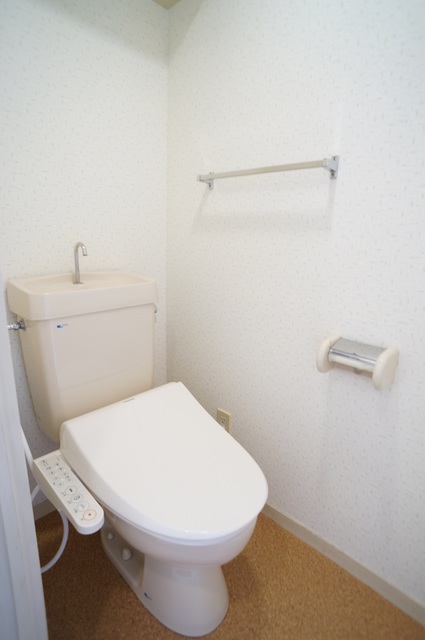 トイレ　参考写真（同建物別部屋のものです）