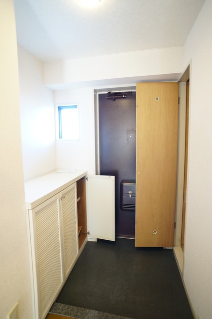玄関　参考写真（同建物別部屋のものです）