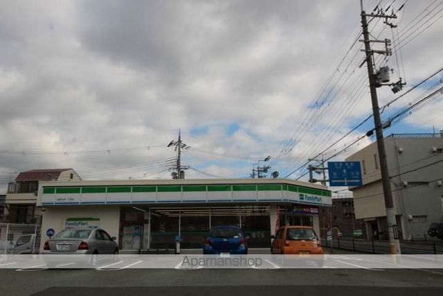 コンビニ　ファミリーマート（コンビニ）まで650m
