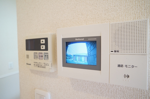セキュリティ　イメージ。カラーモニター付ドアホン♪
