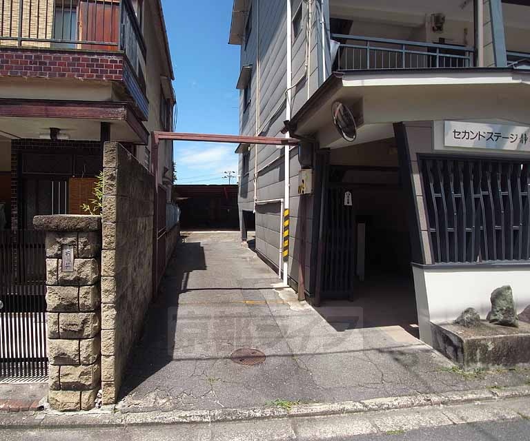 エントランス　味のある入り口