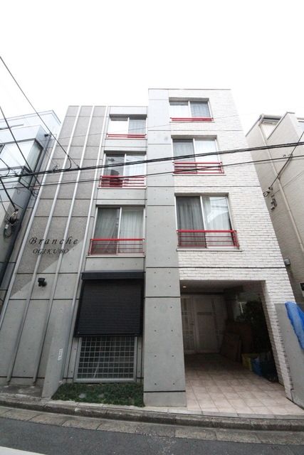 2DK Mansion in Suginami, Tokyo - Image 1