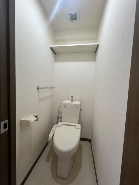 トイレ　同物件別号室のものです。