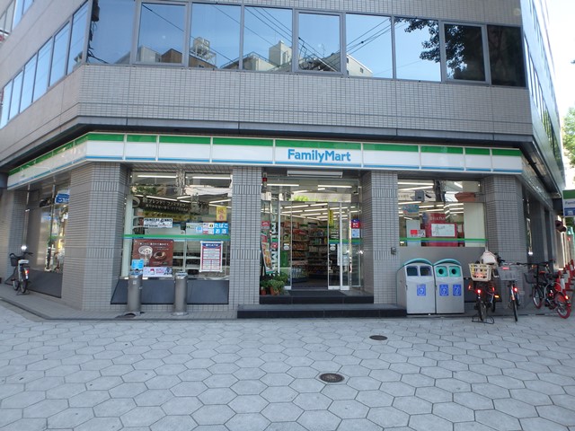 コンビニ　ファミリーマート（コンビニ）まで58m