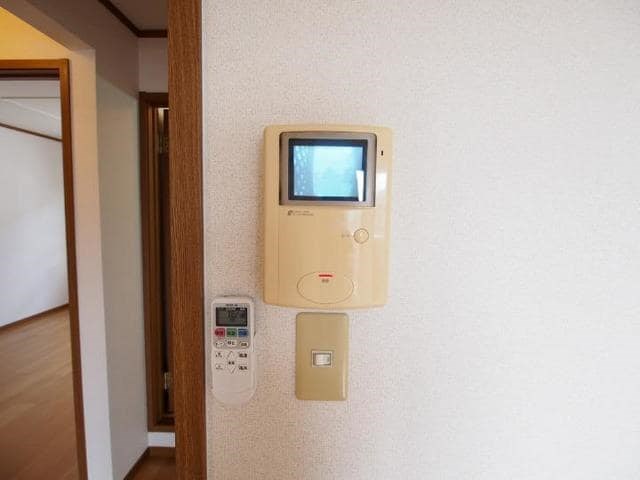 セキュリティ　モニタ付きインターホンで来客確認が出来ます。