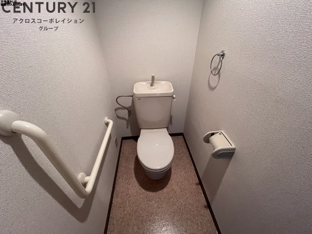 トイレ　温水洗浄便座付きのトイレです♪