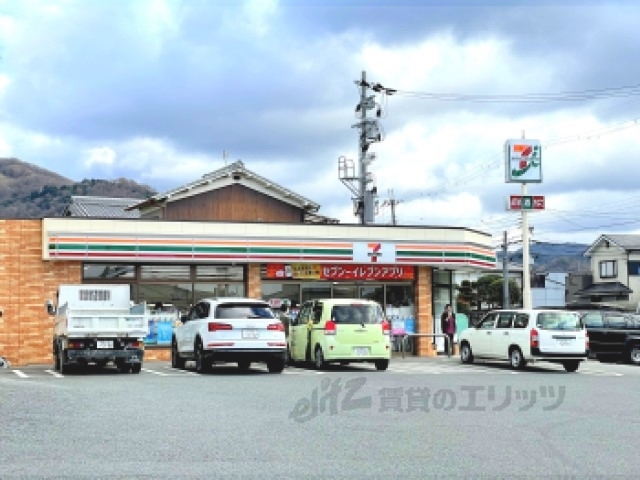 コンビニ　セブンイレブン奈良高畑町店（コンビニ）まで190m